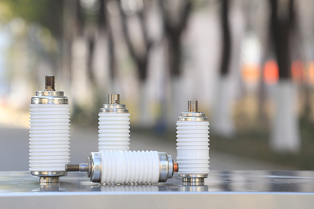 真空開(kāi)關(guān)管接觸點(diǎn)選什么材質(zhì)好？一般為銅合金！